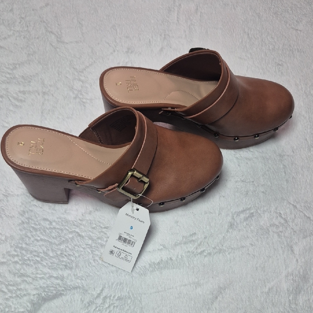 Time and Tru Women's Brown Buckle Heeled Clog - Picture 2 of 7